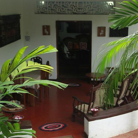 Traditional Kandyan House Bilik gambar