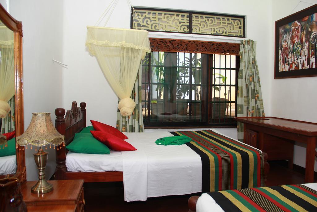 Traditional Kandyan House Bilik gambar