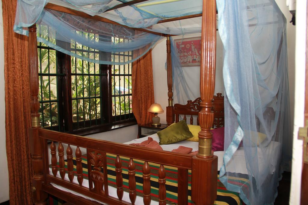 Traditional Kandyan House Bilik gambar